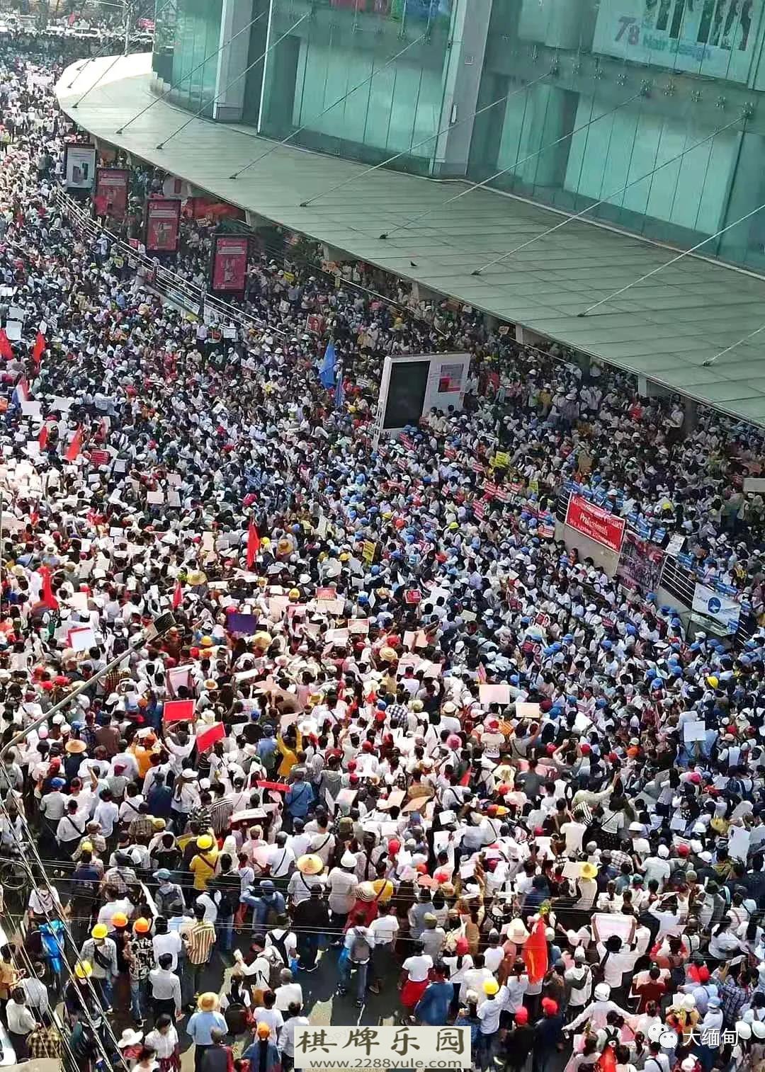 “22222”大游行整个缅甸沸腾了